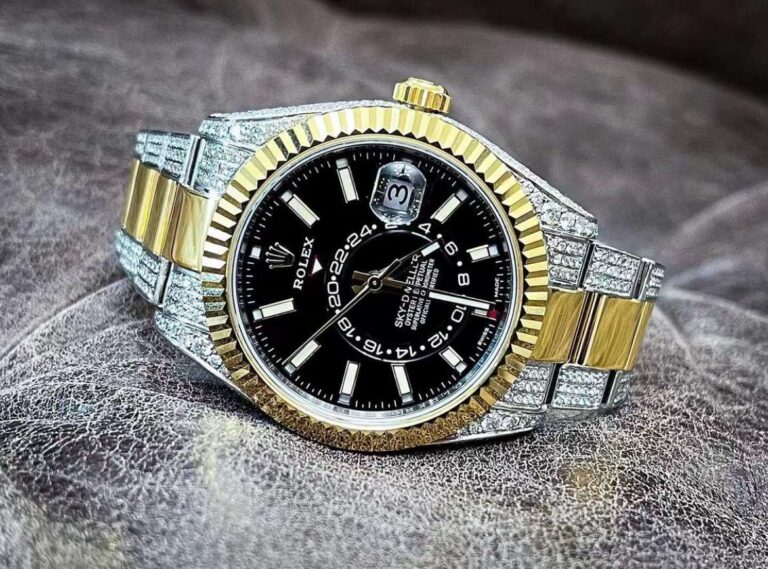 Rolex Sky-Dweller Oystersteel & Yellow Gold Replica features a luxurious design, combining the elegance of yellow gold with the durability of oystersteel